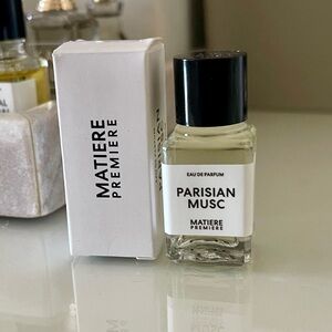 Parisian Musc Eau de Parfum - Elegant Black Cap